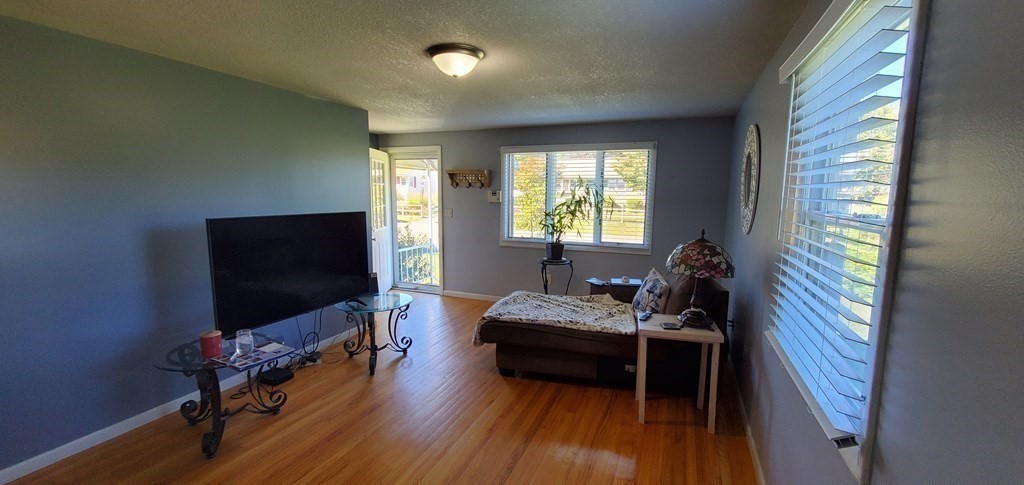 117 Harding Street Chicopee, MA 01013 - Photo 5 of 42 Gallery Image 5