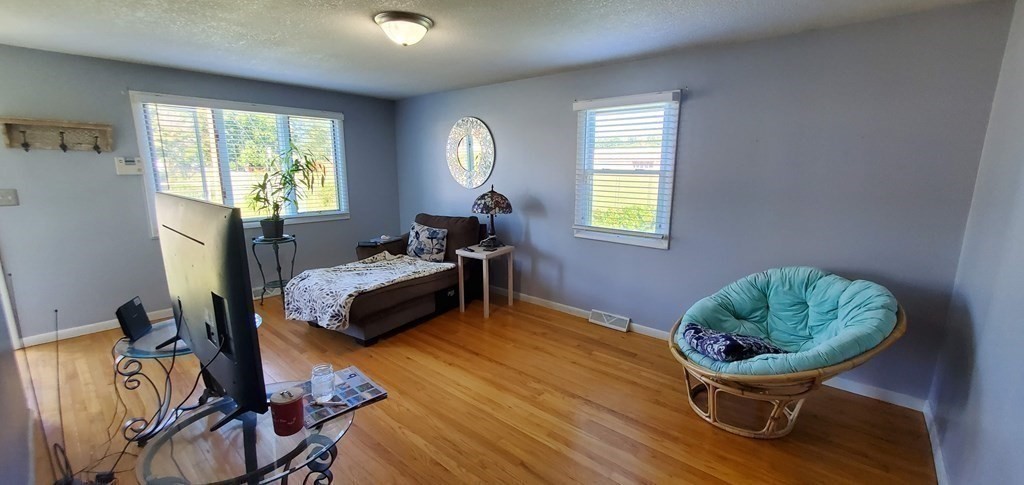 117 Harding Street Chicopee, MA 01013 - Photo 6 of 42 Gallery Image 6