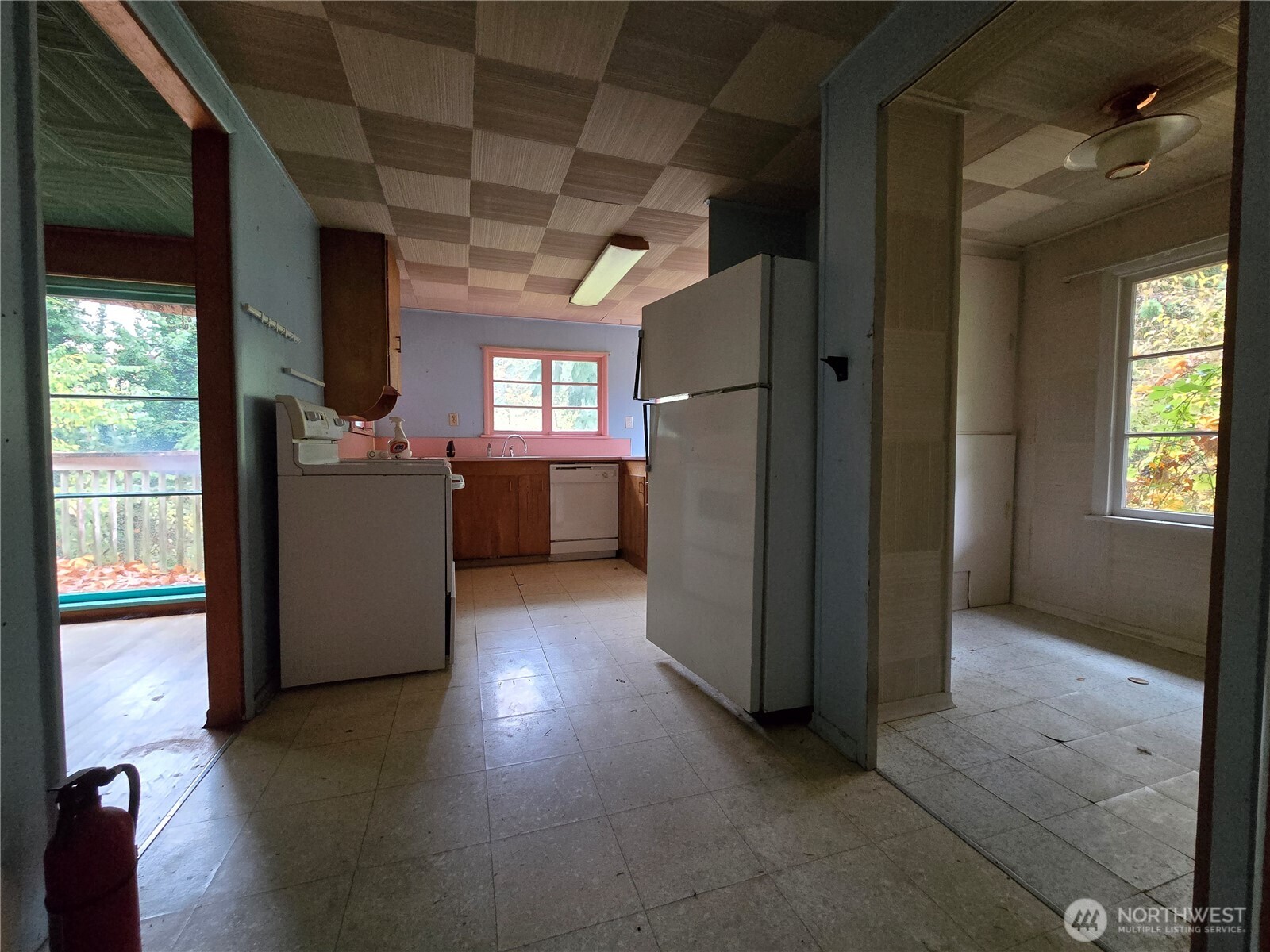 10415 Slater Avenue Northeast Kirkland, WA 98033 - Photo 21 of 38 a view of a hallway with wooden floor and windows