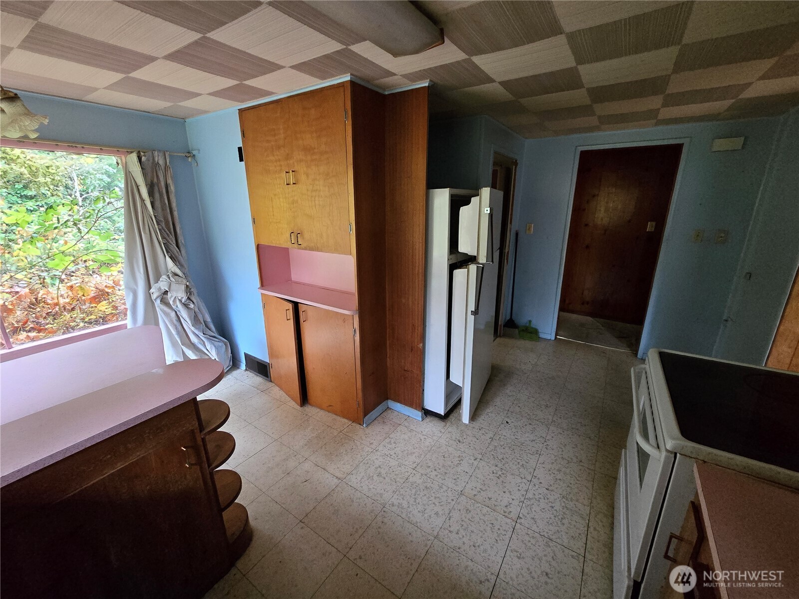 10415 Slater Avenue Northeast Kirkland, WA 98033 - Photo 22 of 38 a view of an empty room with a window