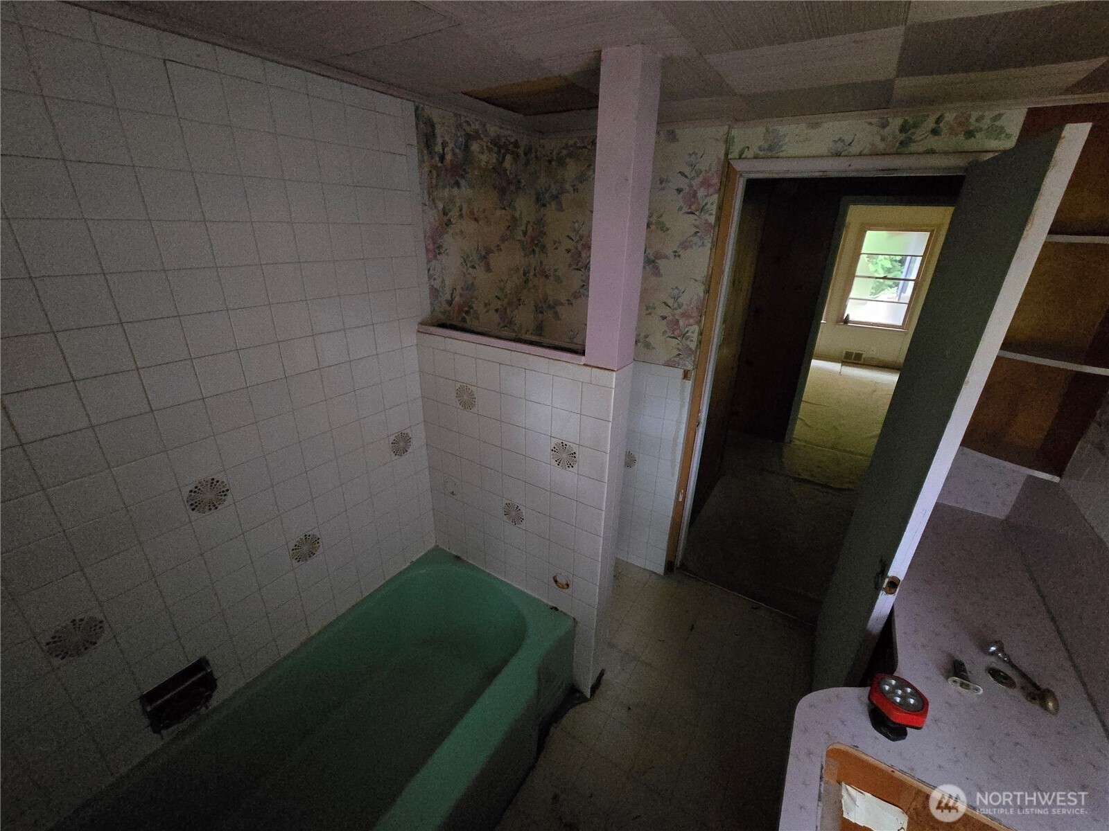 10415 Slater Avenue Northeast Kirkland, WA 98033 - Photo 26 of 38 a bathroom with a sink and a mirror