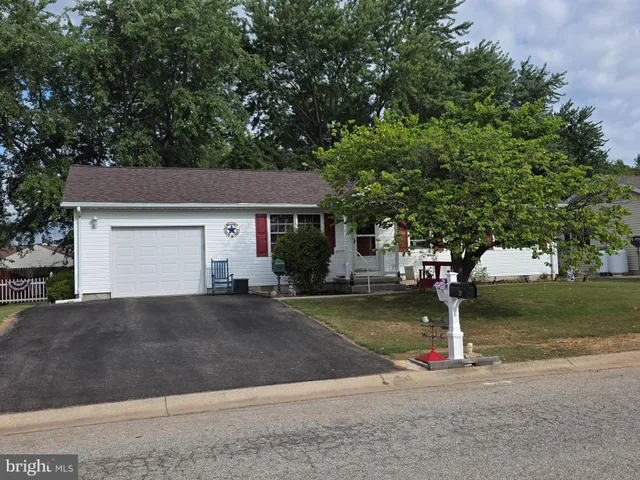 $329,900 | 28 Bonniefield Circle, Gettysburg, PA 17325