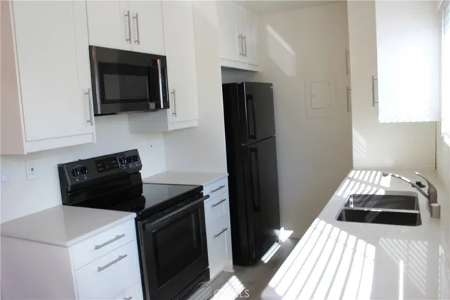 $385,000 | 23294 Orange Avenue, Unit 6, Lake Forest, CA 92630