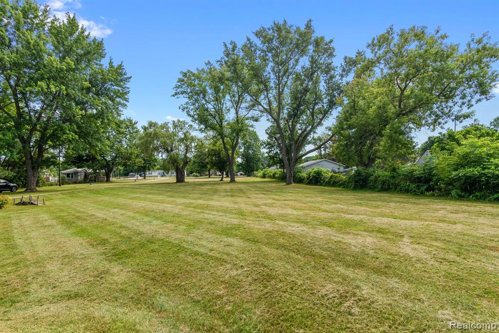 3499 East Carpenter Road Flint, MI 48506 - Photo 5 of 24 Gallery Image 5