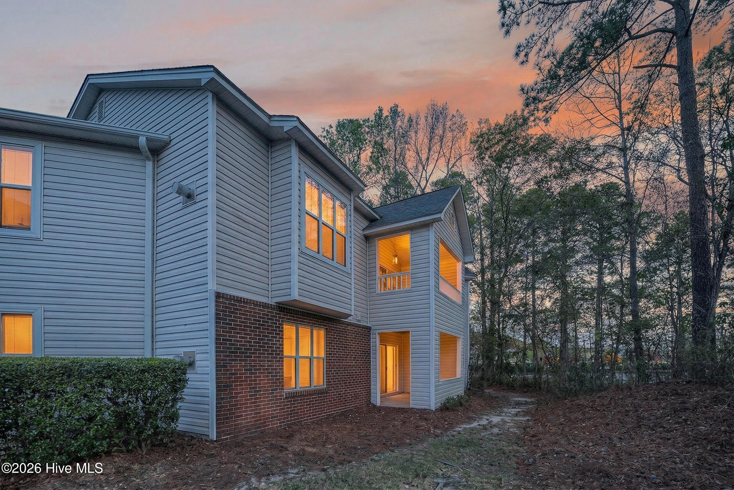 1122 Turtle Creek Road, Unit B Greenville, NC 27858 - Photo 4 of 36 004_10#twilight