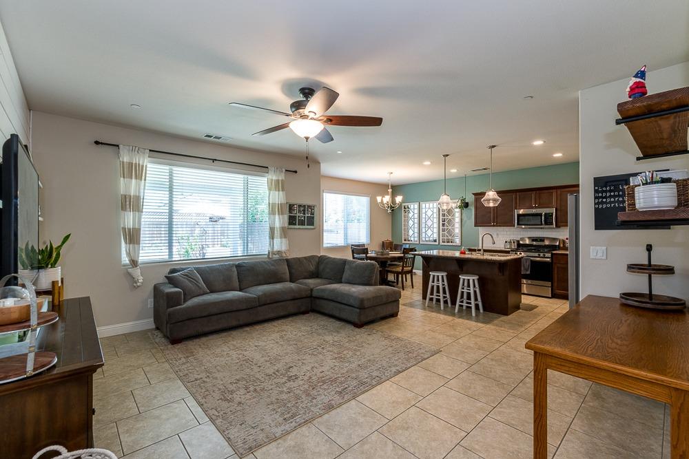 2731 Griffith Avenue Clovis, CA 93611 - Photo 12 of 34 a living room with furniture and a flat screen tv
