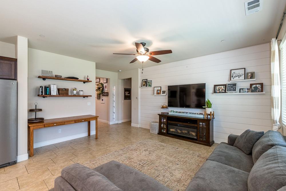2731 Griffith Avenue Clovis, CA 93611 - Photo 16 of 34 a living room with furniture and a flat screen tv