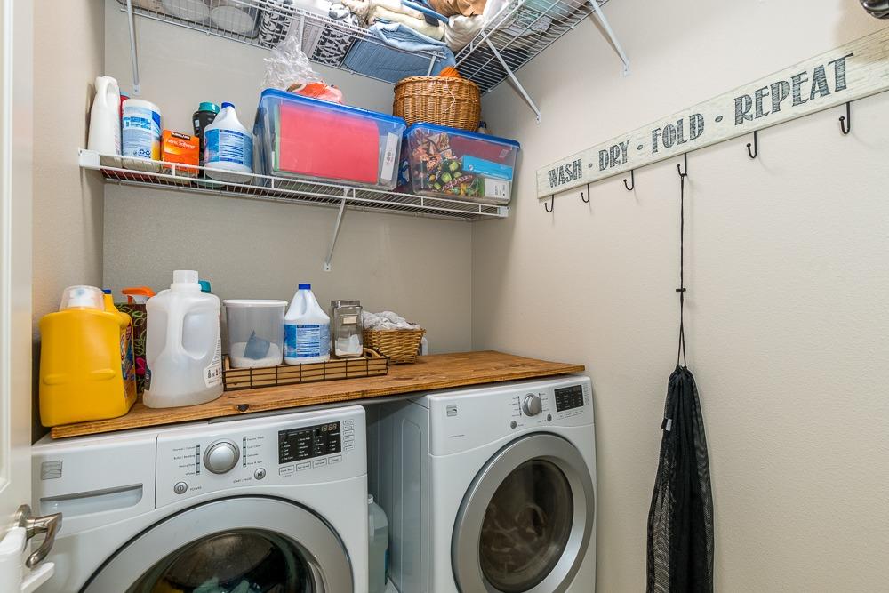2731 Griffith Avenue Clovis, CA 93611 - Photo 33 of 34 a utility room with dryer and washer