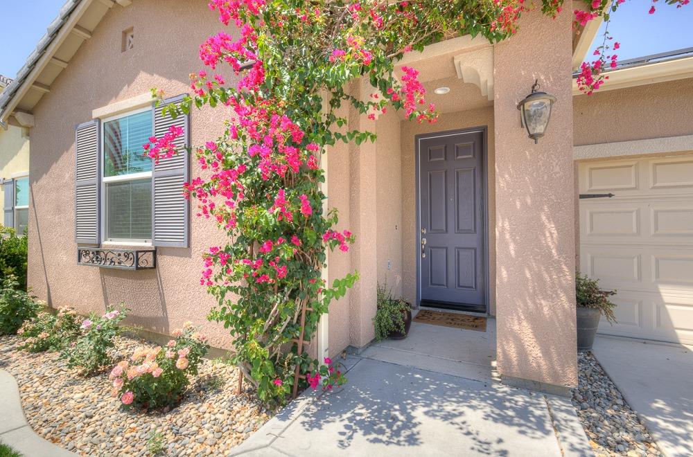 2731 Griffith Avenue Clovis, CA 93611 - Photo 9 of 34 a front view of a house