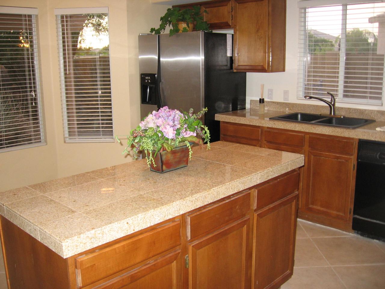 2560 North Lindsay Road, Unit 17 Mesa, AZ 85213 - Photo 5 of 19 Kitchen Island