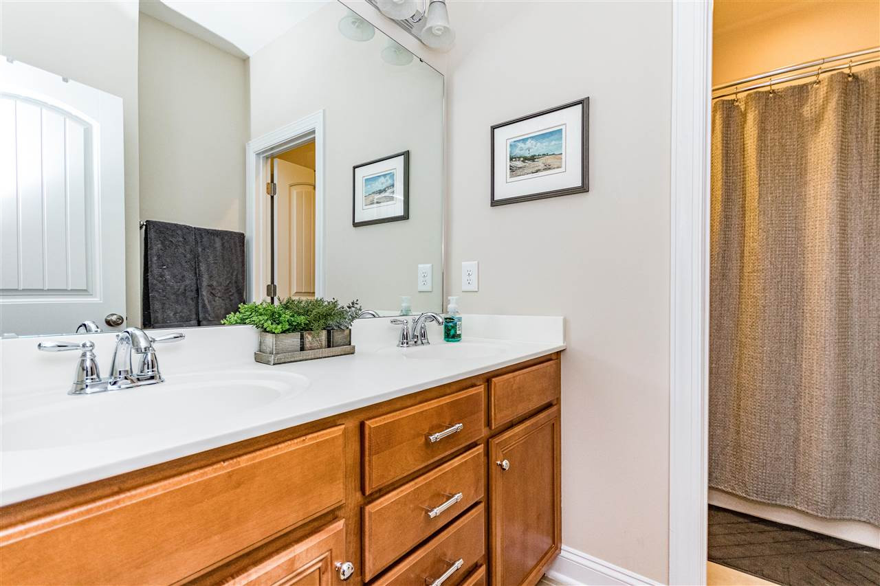761 Fallon Grove Way Raleigh, NC 27608 - Photo 11 of 20 2nd Fl bath