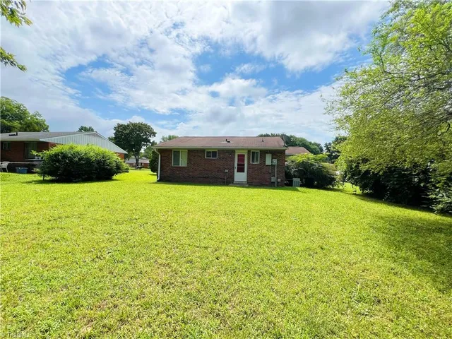 $1,320 | 2304 Madre Place, Greensboro, NC 27406