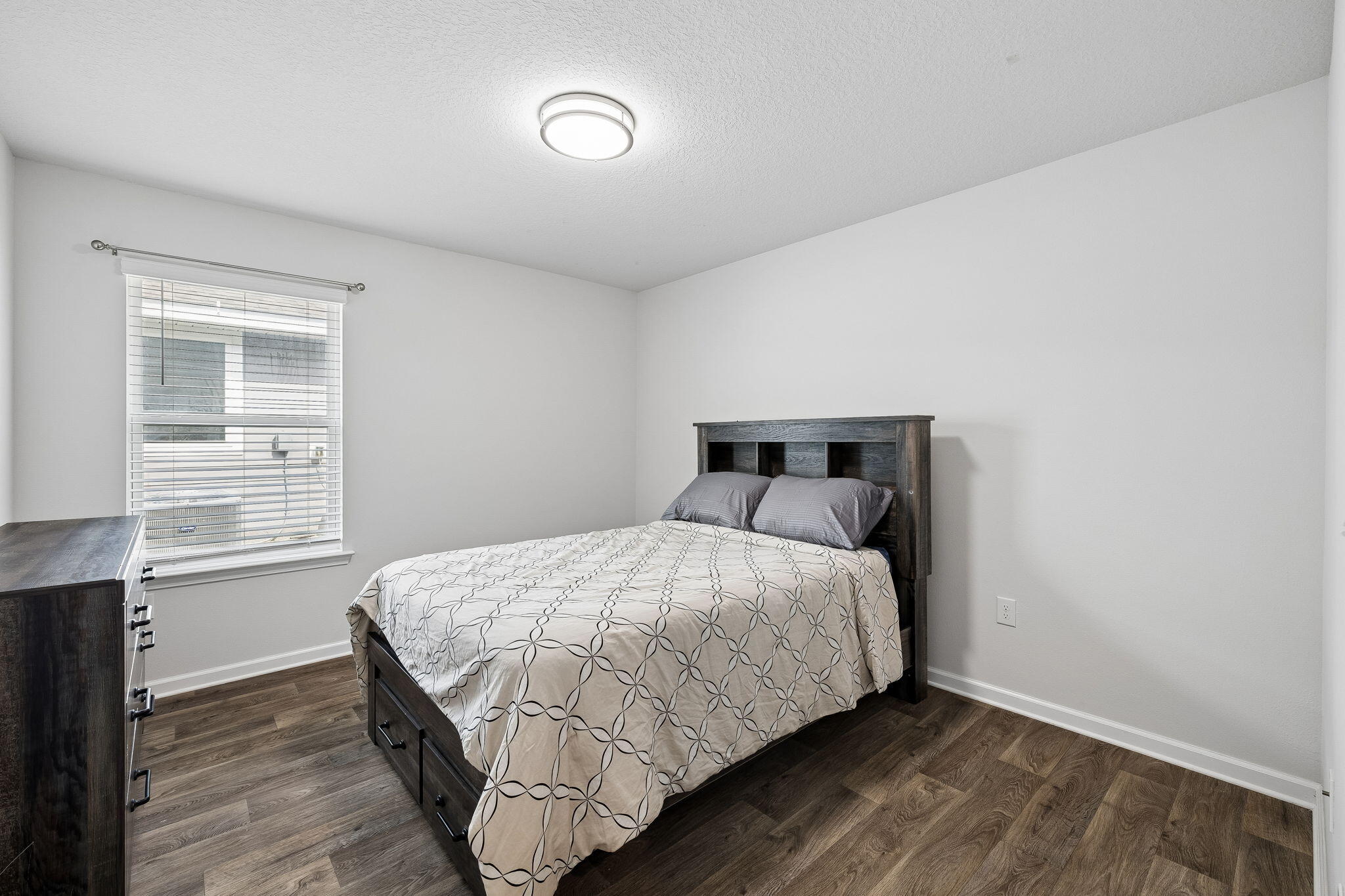 324 This Way Freeport, FL 32439 - Photo 23 of 70 Guest room