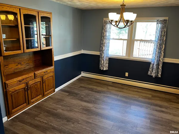 $179,900 | 709 South East Avenue, Manito, IL 61546