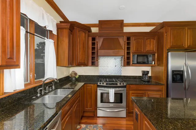 $330,000 | 11 East Chestnut Street, Unit 1, Douglas, MI 49406