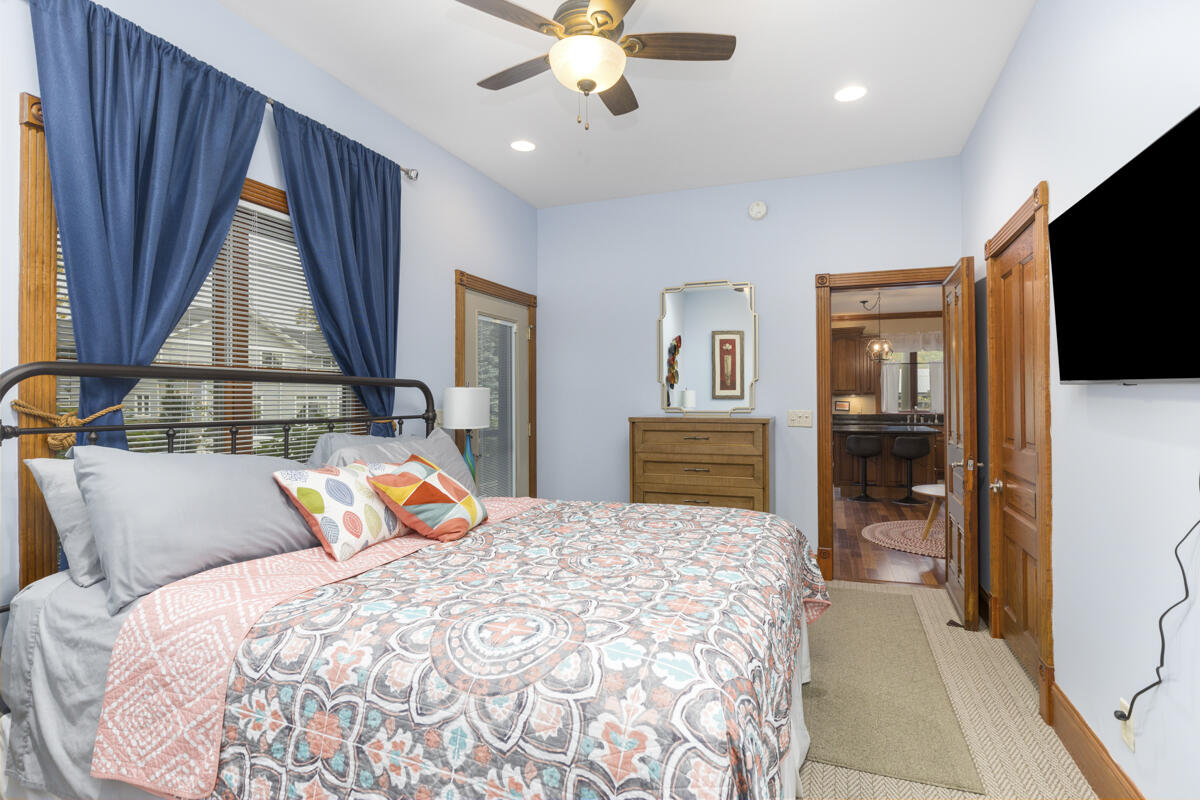 11 East Chestnut Street, Unit 1 Douglas, MI 49406 - Photo 17 of 35 IMG_1016