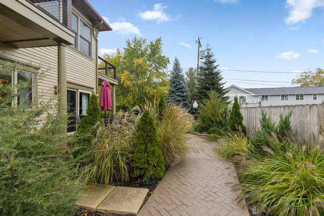 $330,000 | 11 East Chestnut Street, Unit 1, Douglas, MI 49406