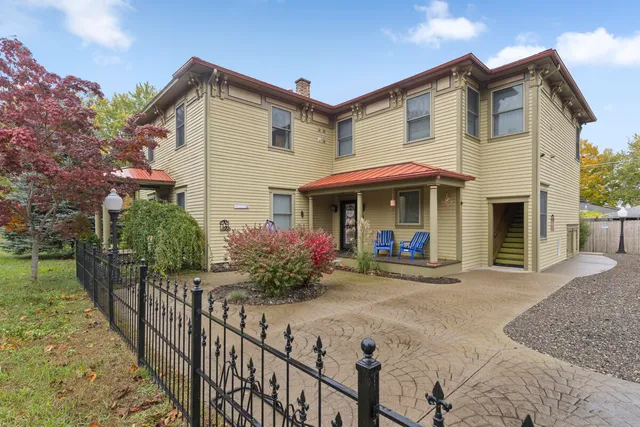 $330,000 | 11 East Chestnut Street, Unit 1, Douglas, MI 49406