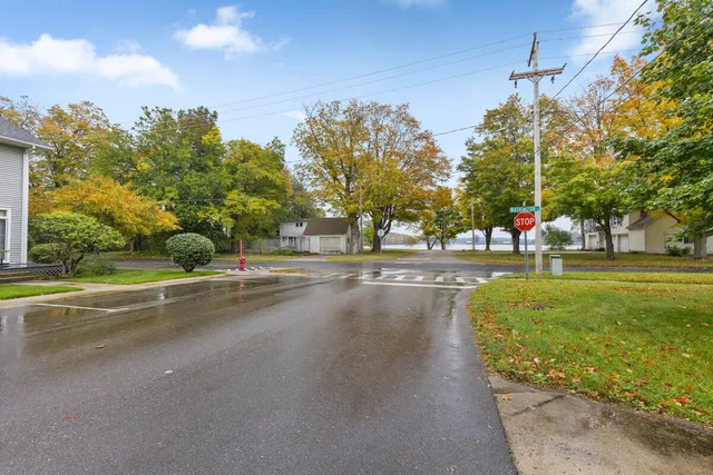 $330,000 | 11 East Chestnut Street, Unit 1, Douglas, MI 49406