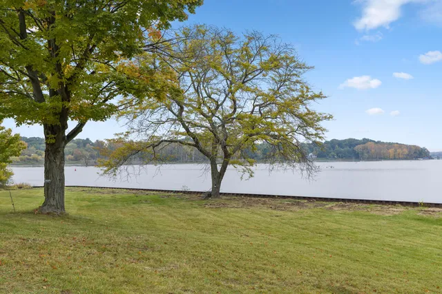 $330,000 | 11 East Chestnut Street, Unit 1, Douglas, MI 49406