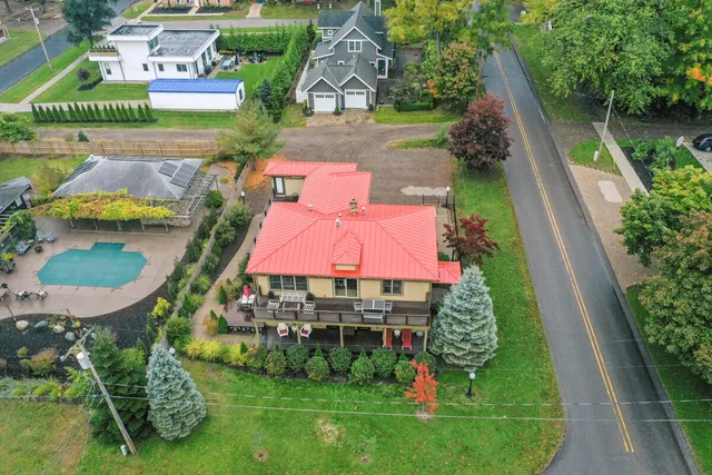 $330,000 | 11 East Chestnut Street, Unit 1, Douglas, MI 49406