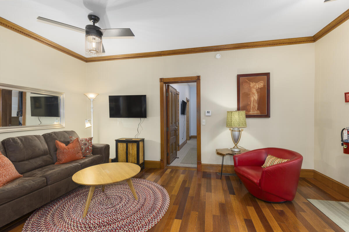 11 East Chestnut Street, Unit 1 Douglas, MI 49406 - Photo 8 of 35 IMG_1007