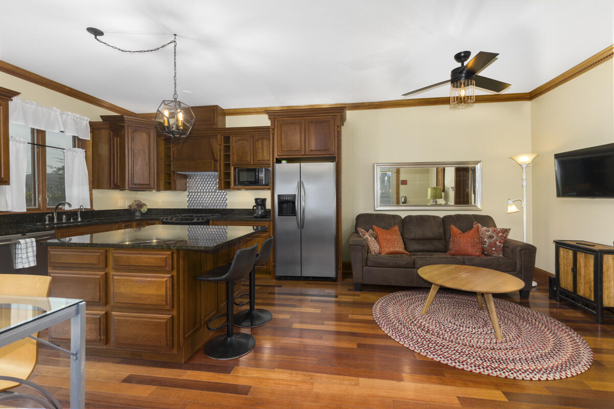 11 East Chestnut Street, Unit 1 Douglas, MI 49406 - Photo 9 of 35 IMG_1008