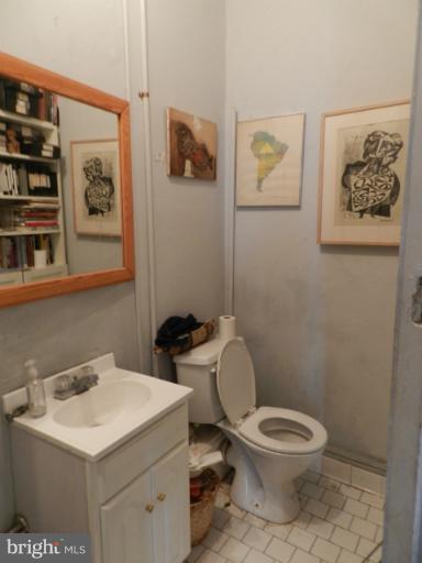 2112 R Street Northwest Washington, DC 20008 - Photo 7 of 10 Bath