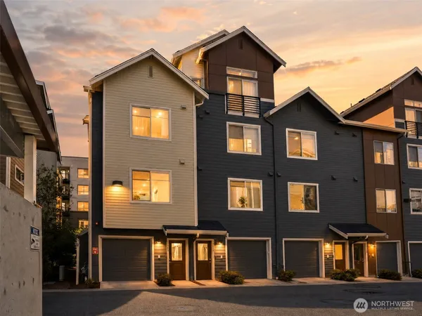 $997,500 | 15865 Northeast 14th Road, Bellevue, WA 98008