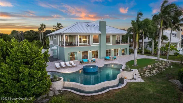 a view of an house with backyard space and garden