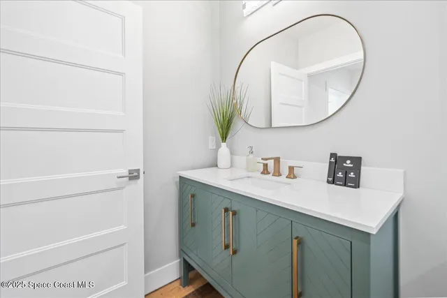 a black and white photo of a living room