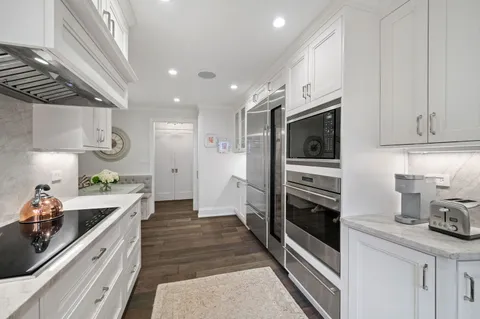 $1,375,000 | 1335 North Astor Street, Unit 11C, Chicago, IL 60610