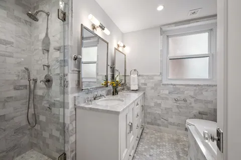 $1,375,000 | 1335 North Astor Street, Unit 11C, Chicago, IL 60610