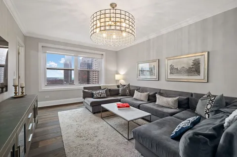 $1,375,000 | 1335 North Astor Street, Unit 11C, Chicago, IL 60610