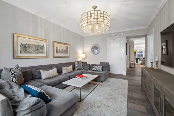 $1,375,000 | 1335 North Astor Street, Unit 11C, Chicago, IL 60610