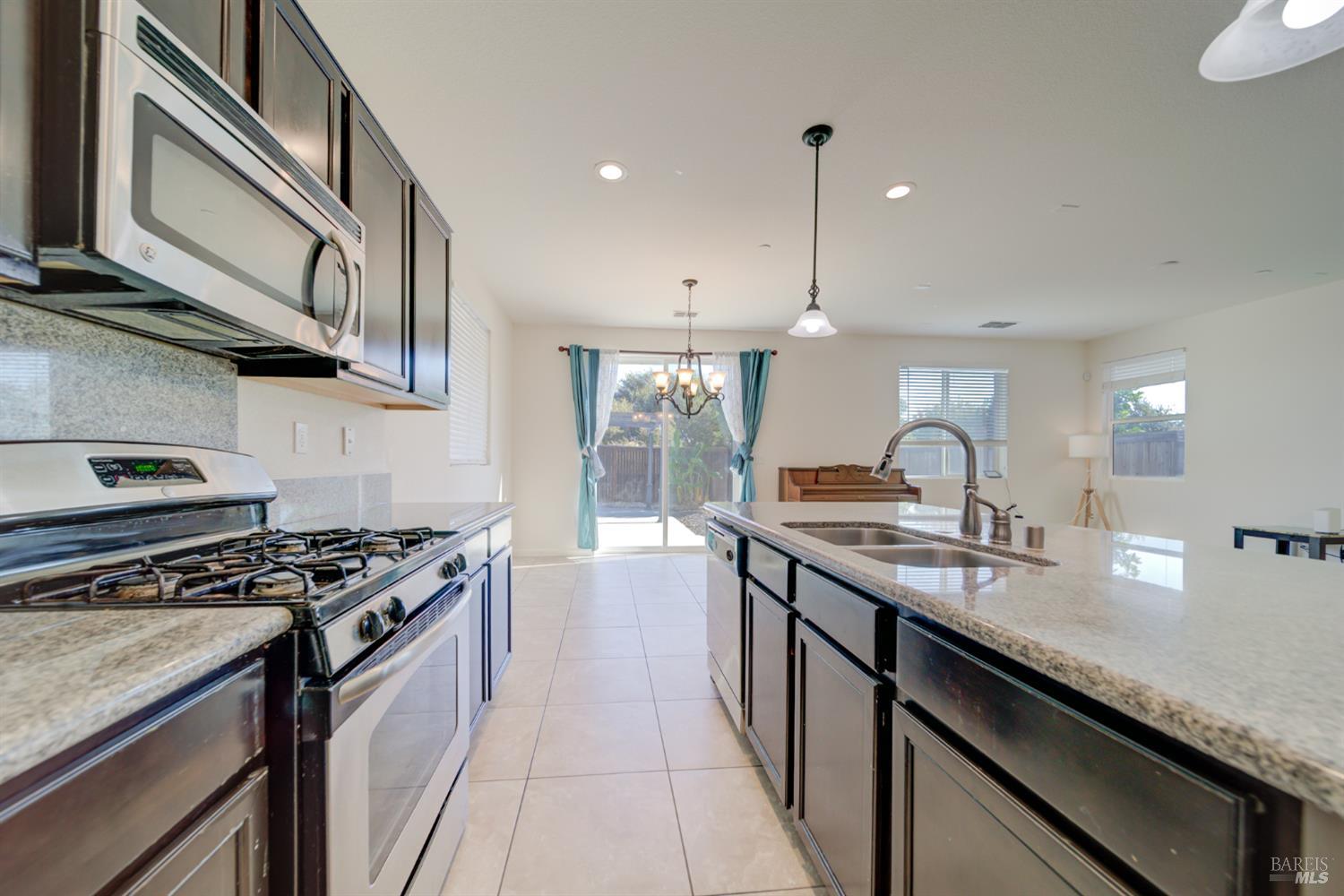 5206 Conley Lane Fairfield, CA 94533 - Photo 8 of 28