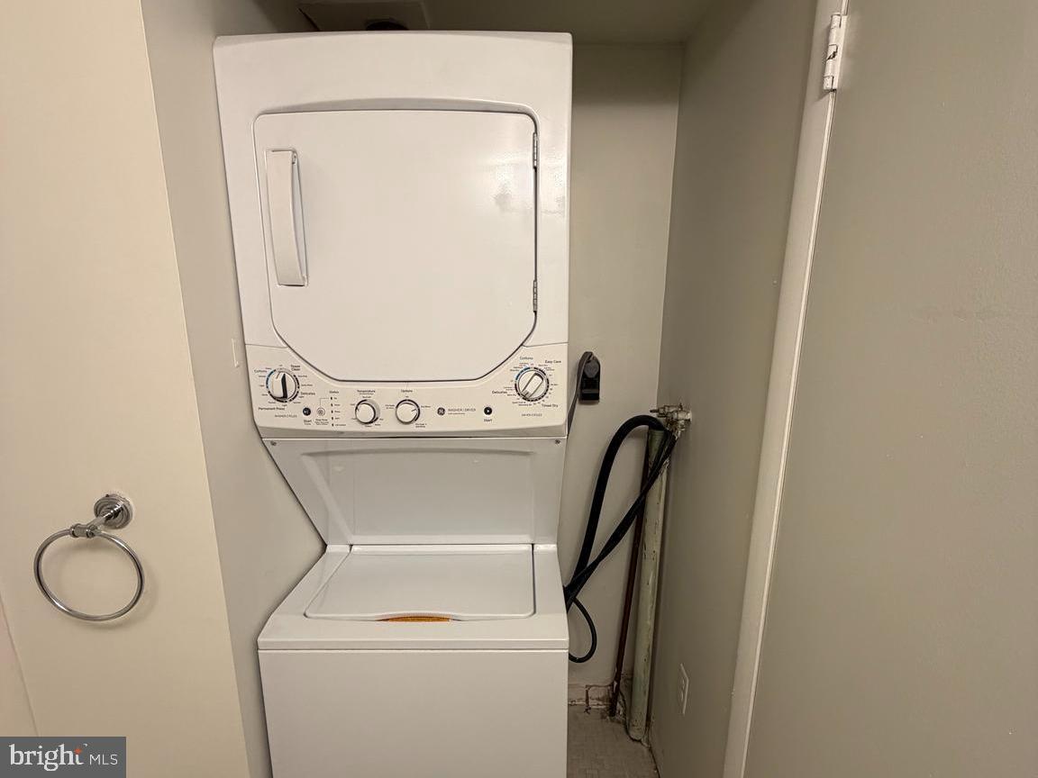 5485 Harpers Farm Road, Unit L5 Columbia, MD 21044 - Photo 12 of 17 a utility room with dryer and washer