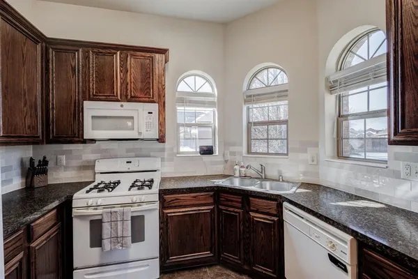 $299,990 | 2805 Wicker Way, Denton, TX 76209
