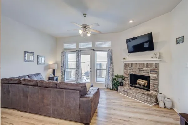 $299,990 | 2805 Wicker Way, Denton, TX 76209