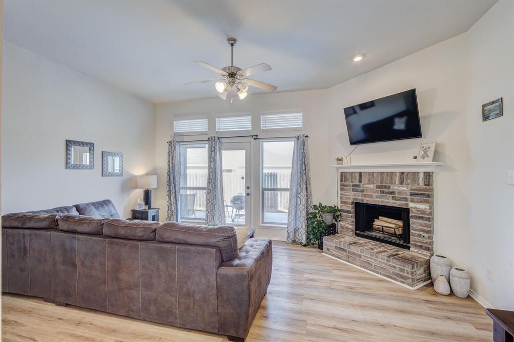 2805 Wicker Way Denton, TX 76209 - Photo 2 of 26