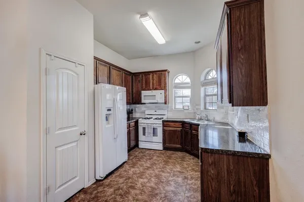 $299,990 | 2805 Wicker Way, Denton, TX 76209