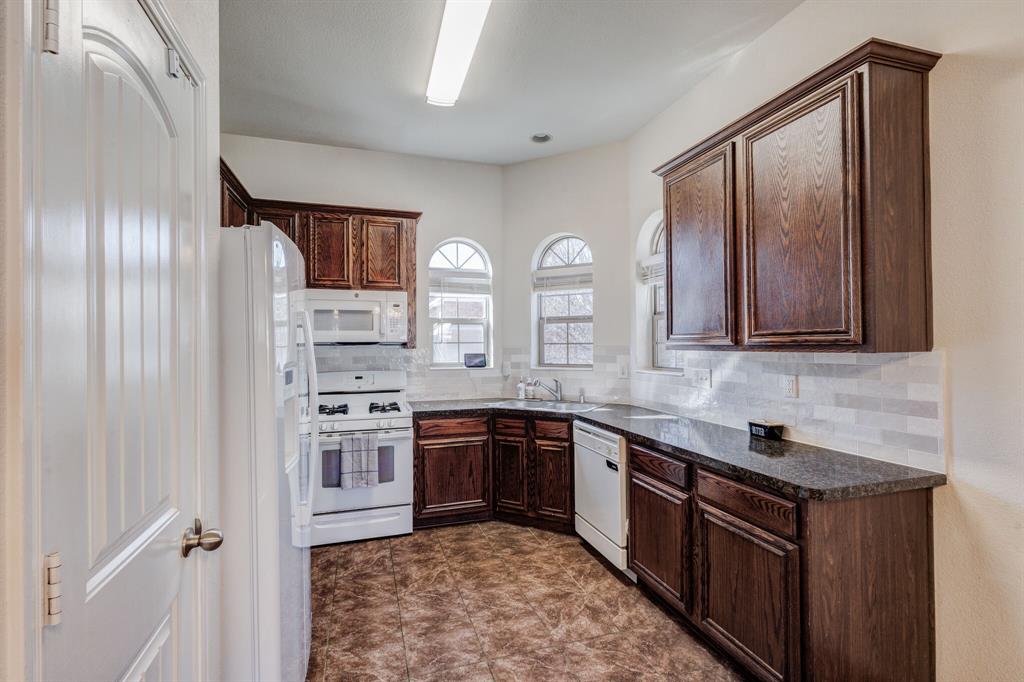 2805 Wicker Way Denton, TX 76209 - Photo 9 of 26