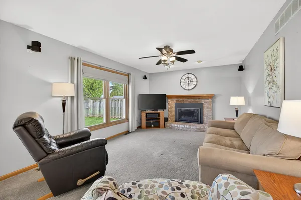 $325,000 | 2434 West 62nd Street, Davenport, IA 52806