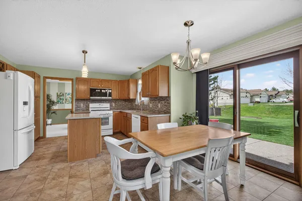 $325,000 | 2434 West 62nd Street, Davenport, IA 52806