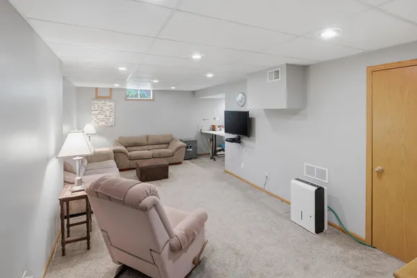 $325,000 | 2434 West 62nd Street, Davenport, IA 52806