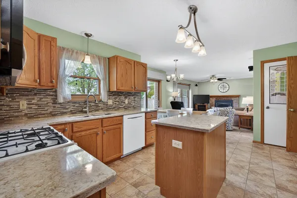 $325,000 | 2434 West 62nd Street, Davenport, IA 52806