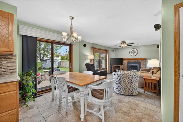 $325,000 | 2434 West 62nd Street, Davenport, IA 52806