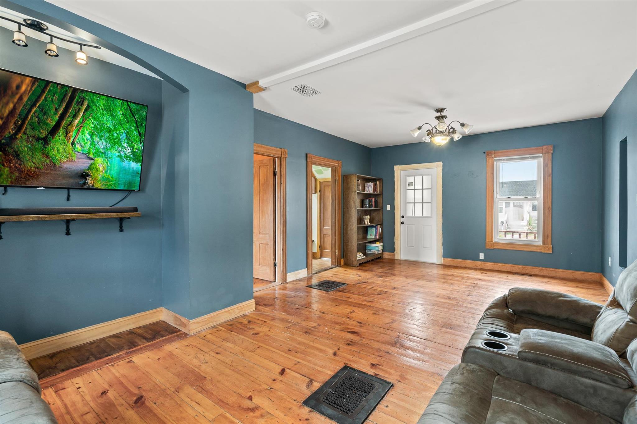 462 Spruce Street Manchester, NH 03103 - Photo 5 of 37 Gallery Image 5