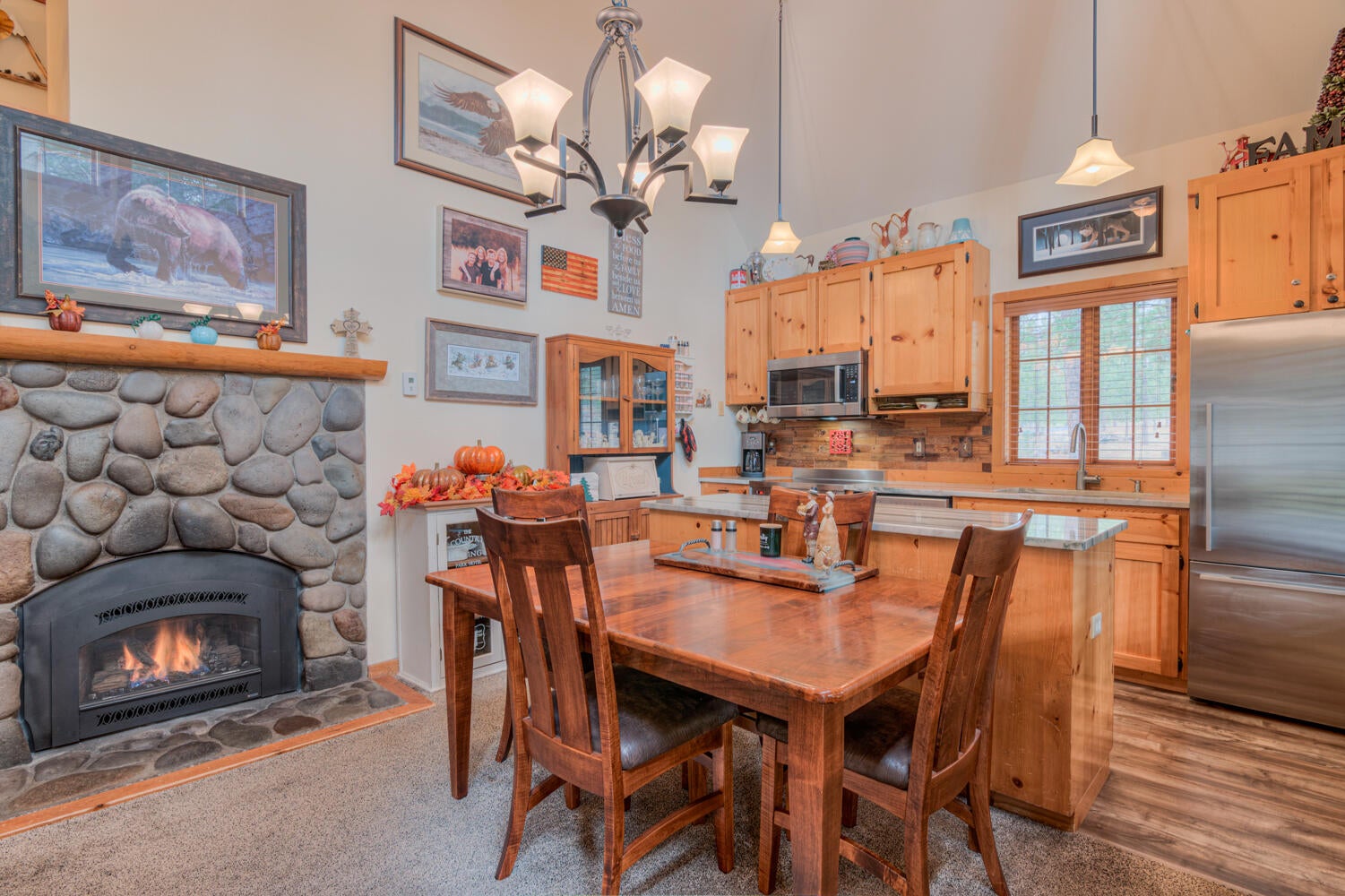 57531 Circle 4 Cabin Road Sunriver, OR 97707 - Photo 17 of 30 57531 Circle Four Cabin Rd. - 19