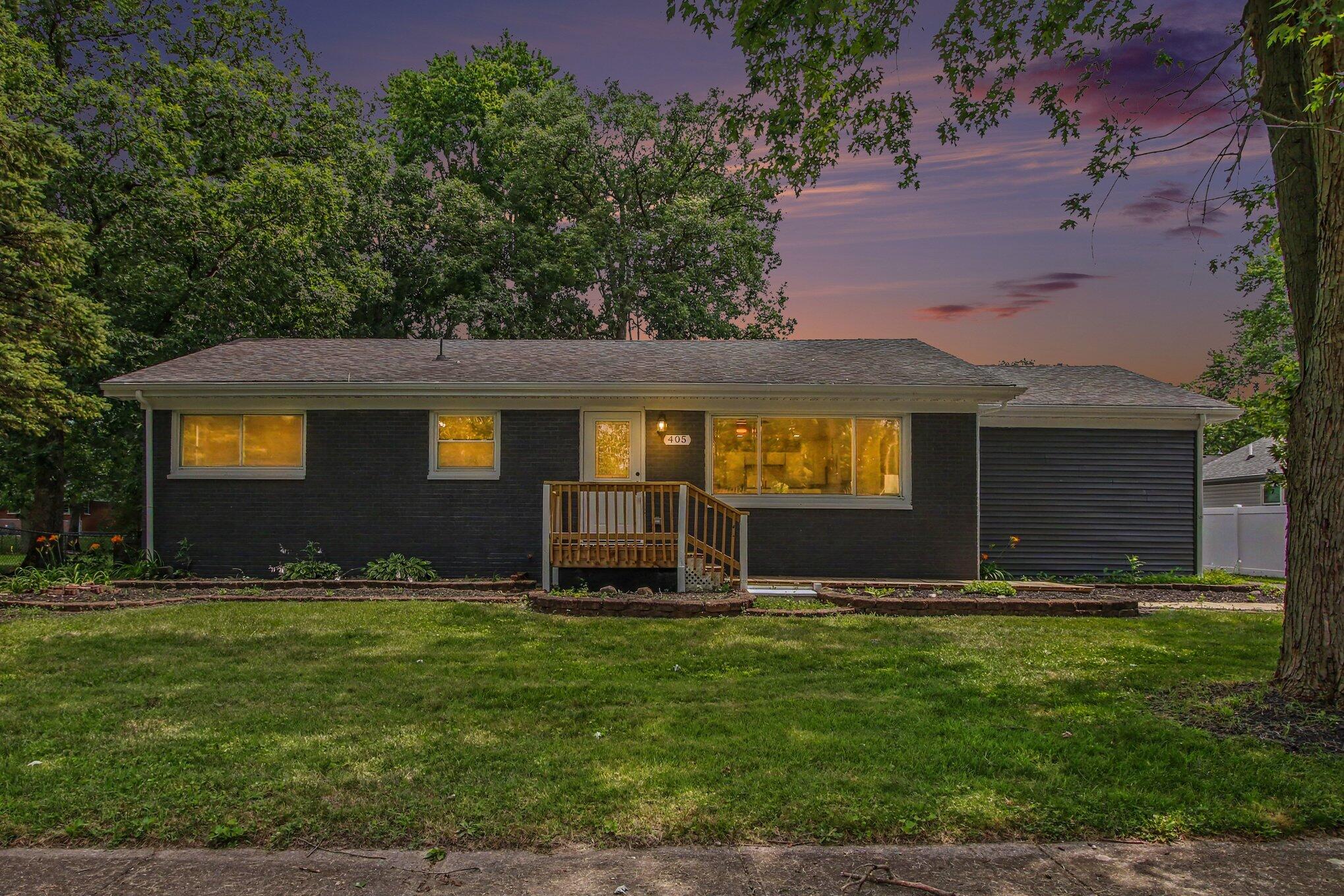 405 Cedar Street Northwest DeMotte, IN 46310 - Photo 2 of 29 2038x1359
